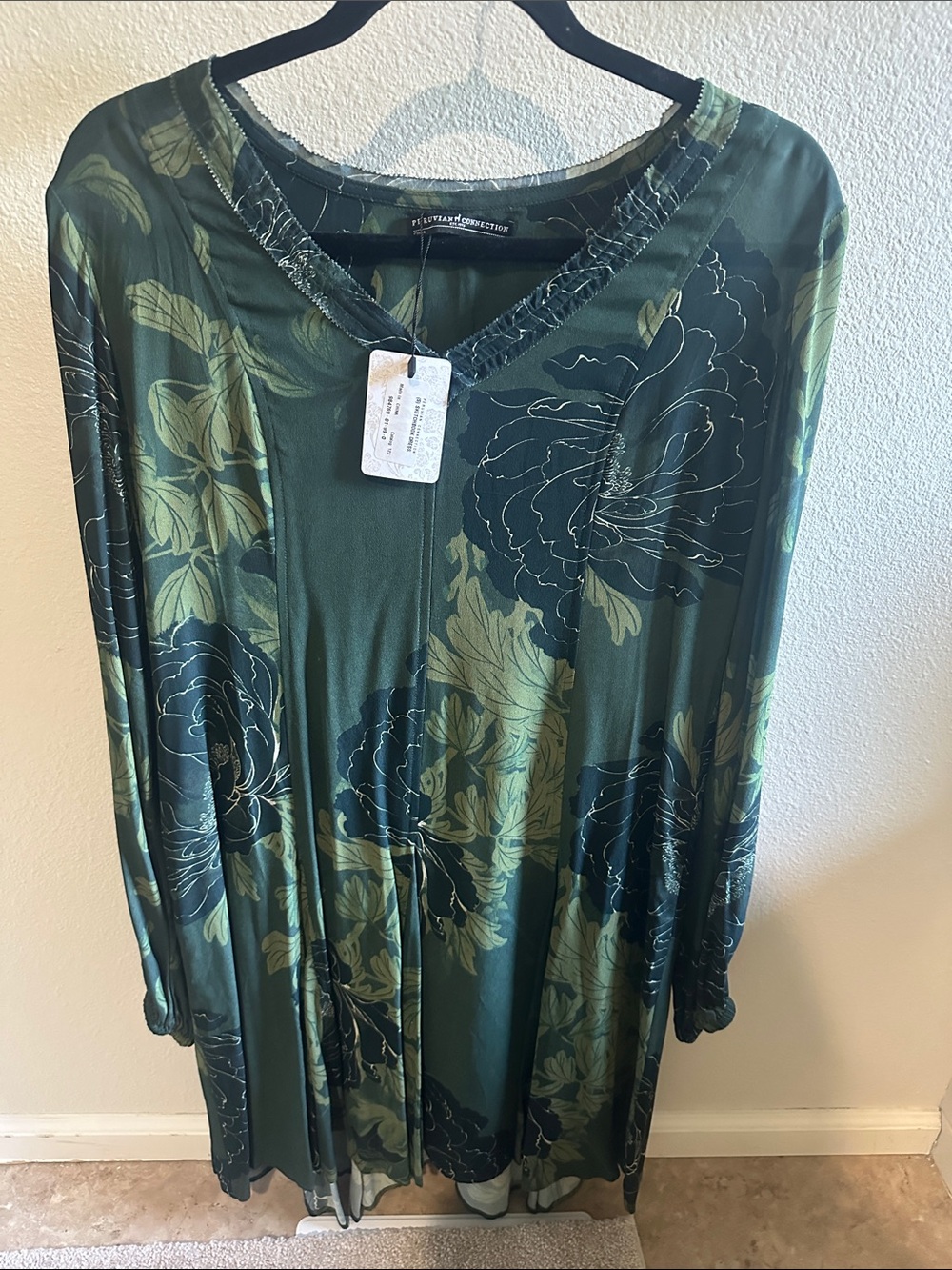 Peruvian Connection Sketch Book Dark Green Floral V-Neck Tunic